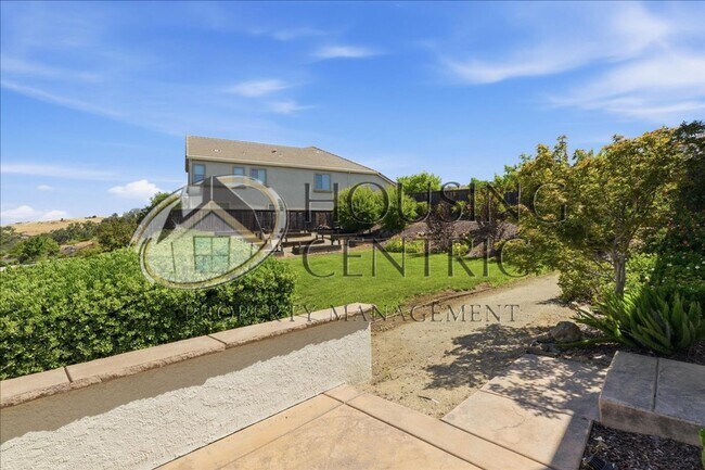 Building Photo - Executive Gated Rental with Stunning Views & Solar!