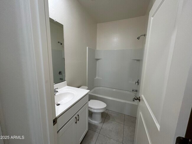 Building Photo - 18461 N Los Gabrieles Way