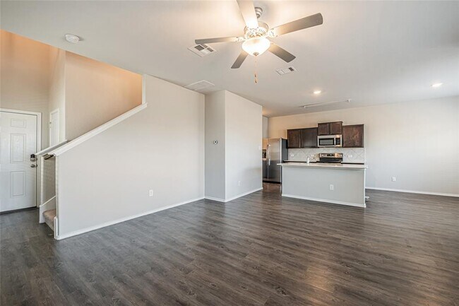 Building Photo - 108 Comet Dr