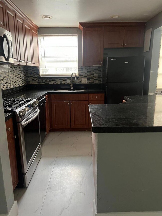 Building Photo - 2175 NE 170th St