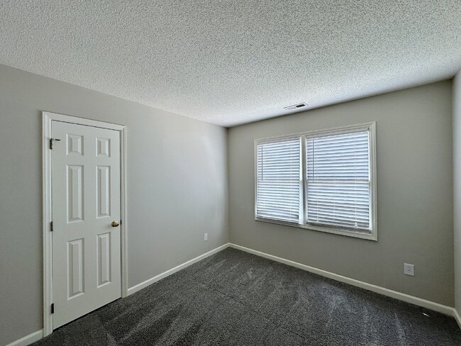 Building Photo - Beautiful 2 Story Home in Raleigh!