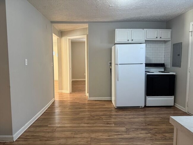 Building Photo - Cottage Style Home Super Close to Downtown!