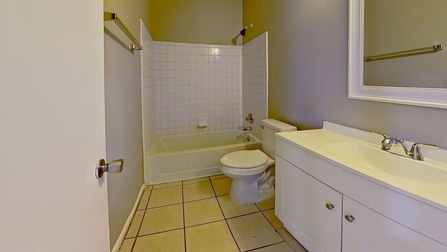 Building Photo - Renovated 2Bed/2Bath Patio Home - Jefferson Square in Orange Park