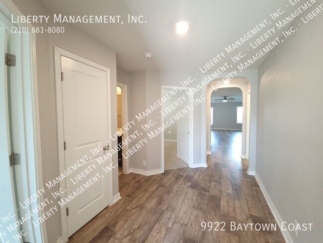 Building Photo - Charming One- Story Home On a GREENBELT LO...