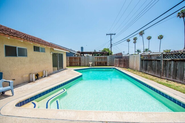 Building Photo - COSTA MESA: 3 Bedroom Single Story Home with a Pool