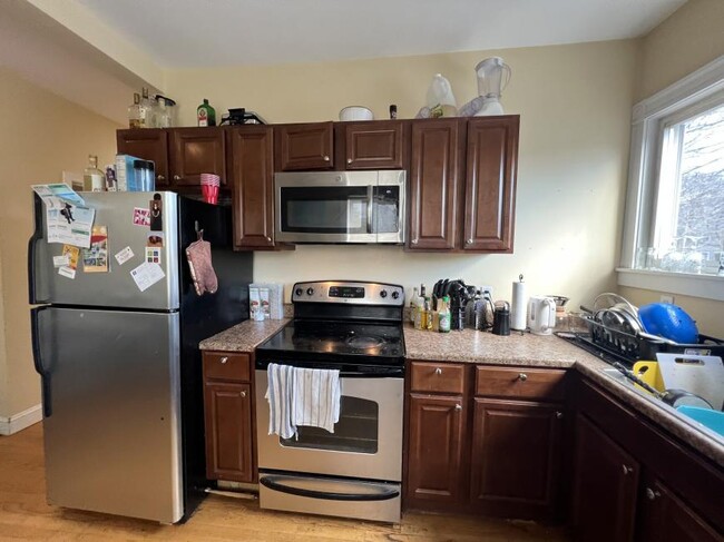 Building Photo - 4 bedroom in Somerville MA 02144