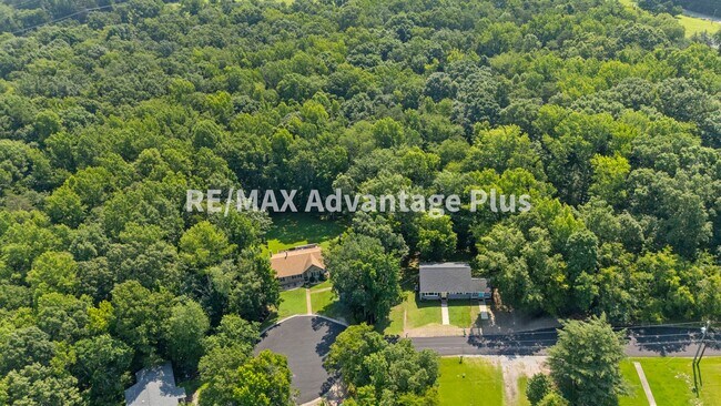 Building Photo - 1508 Noblin Dr