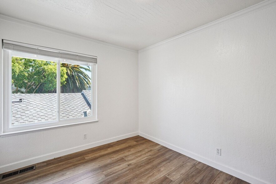 Building Photo - 359 Pantano Cir