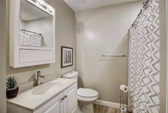 Building Photo - 119 Forest View Dr