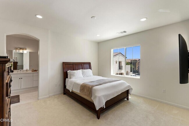 Building Photo - 2353 Nicklaus St