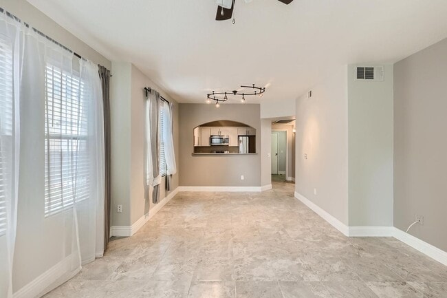 Building Photo - HIGHLY DESIRABLE UPGRADED ONE BEDROOM COND...