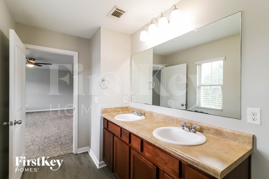 Building Photo - 5519 Luther Ct