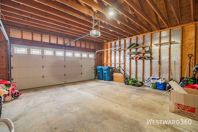 Building Photo - 164 Forestview Ct