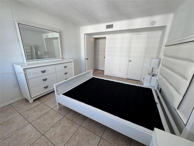 Building Photo - 18041 Biscayne Blvd