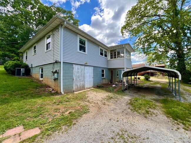 Building Photo - 135 Haynes St