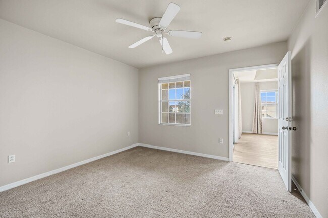 Building Photo - 2/2 condo with beautiful water views available now for an annual lease