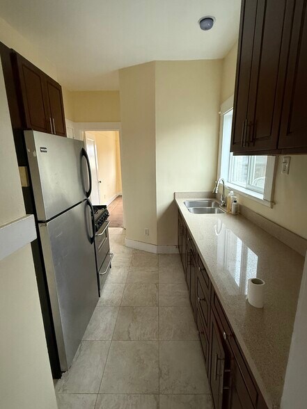 Building Photo - 470 62nd St