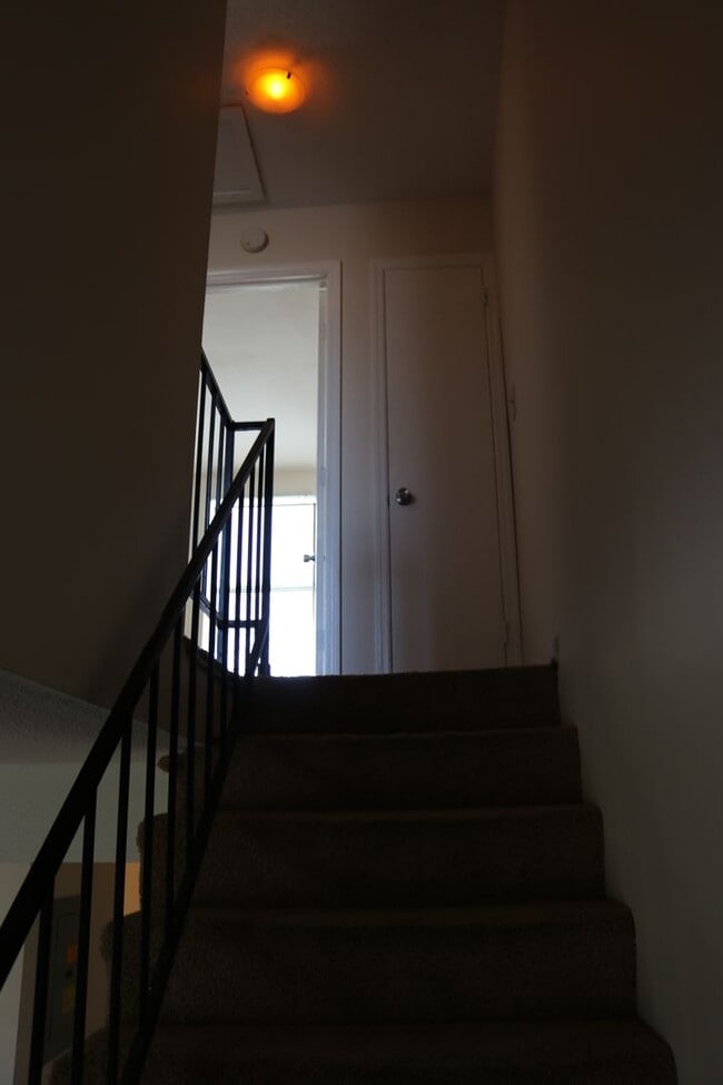 Building Photo - 3727 Willow Creek Rd