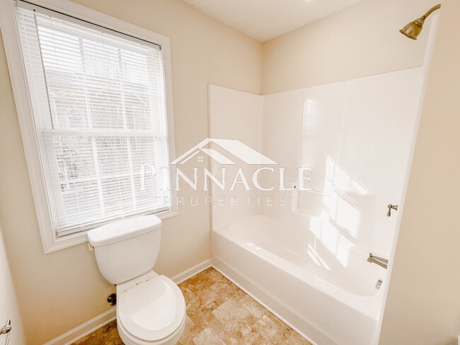 Master Bathroom - 106 Colonnade St