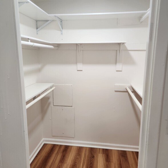 Building Photo - 30 Welbeck Ct