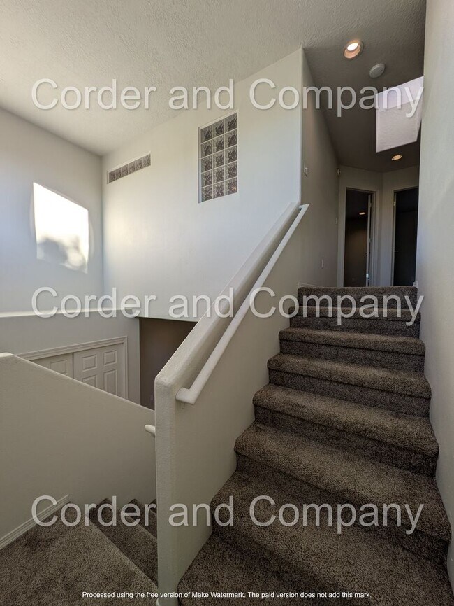 Building Photo - Beautiful & Cozy 3 Bedroom 2.5 Bathroom 1,760 Sq.Ft 2 Story Townhome