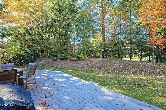 Building Photo - 638 Top Ridge Dr