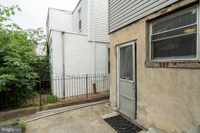 Building Photo - 1420 S Hicks St