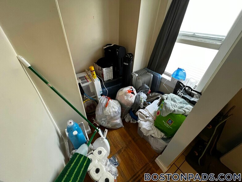 Building Photo - 525 E 3rd St