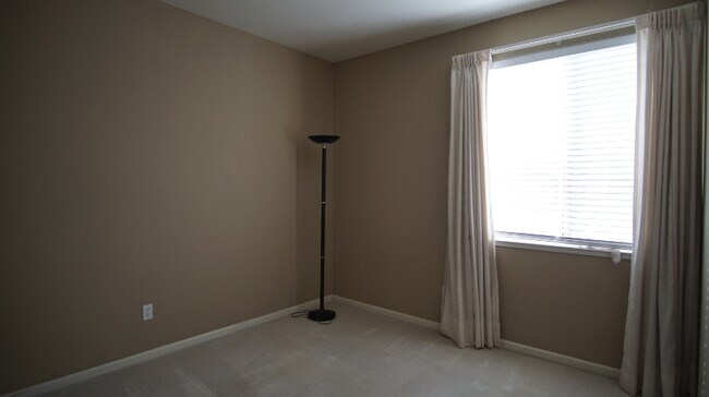 Building Photo - 1323 Chessington Dr