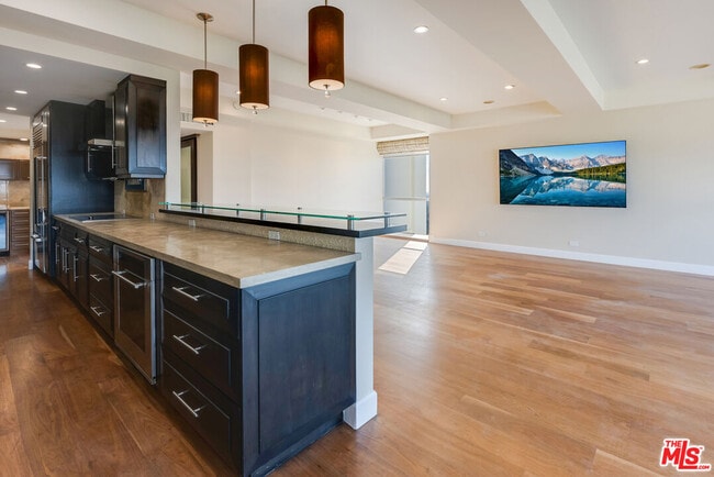 Building Photo - 2220 Ave of the Stars