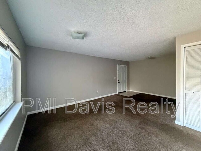 Building Photo - 1845 Lindberg Dr