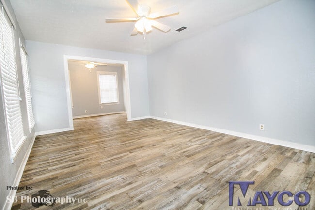 Building Photo - 3 bedroom 1.5 Bath house newly remodeled!