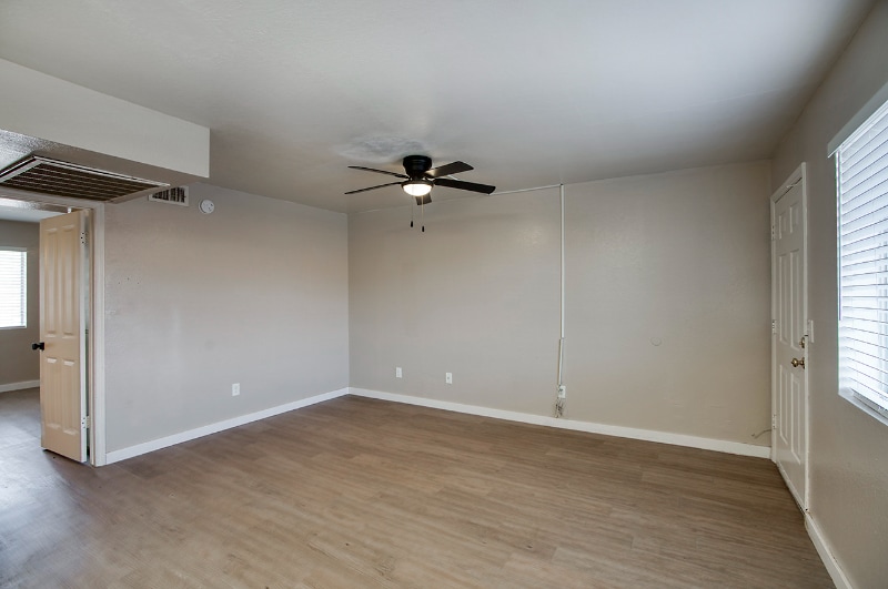 Building Photo - 1452 E Cinnabar Ave