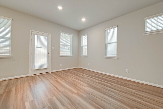 Building Photo - 1521 Beach Oak Dr