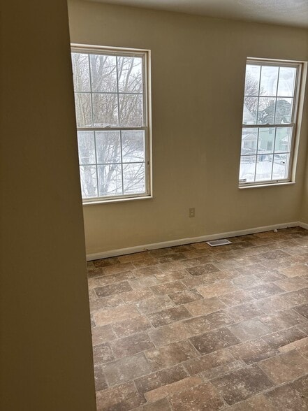 Building Photo - 57 W Warren Ave