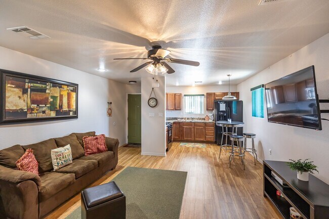 Building Photo - 800 Sherwood Dr