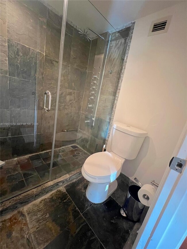 Building Photo - 100 Lincoln Rd