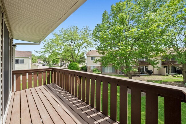 Building Photo - 713 Crescent Ct