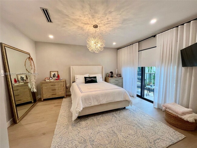 Building Photo - 3220 W Trade Ave