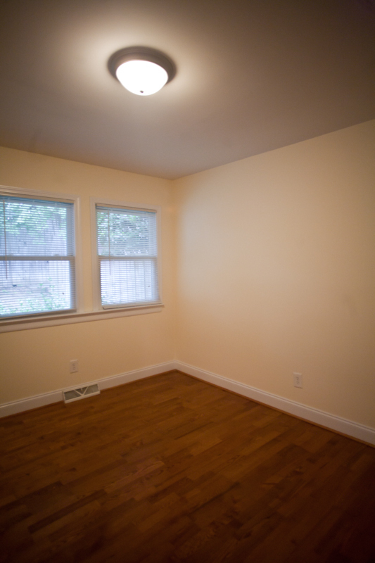 Building Photo - 2 Bedroom Condo just minutes from Carrboro...