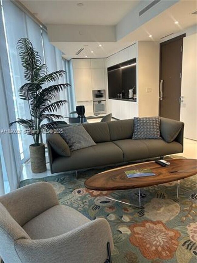 Primary Photo - 300 Biscayne Blvd Way