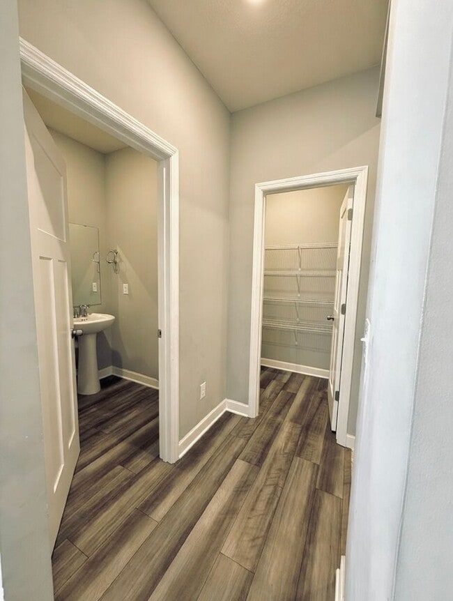 Building Photo - Beautiful New Construction 5bed 4bath Home in Otsego