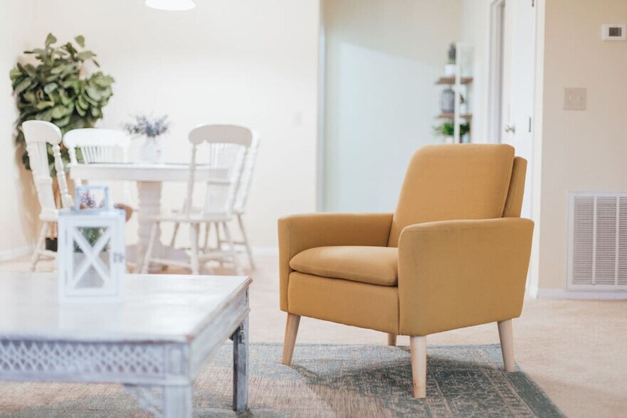 Building Photo - 722 Liberty Bell Blvd