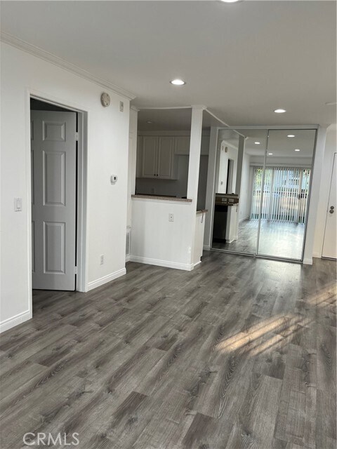 Building Photo - 21400 Burbank Blvd