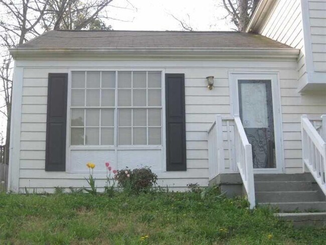 Building Photo - 888 Highland Terrace NE