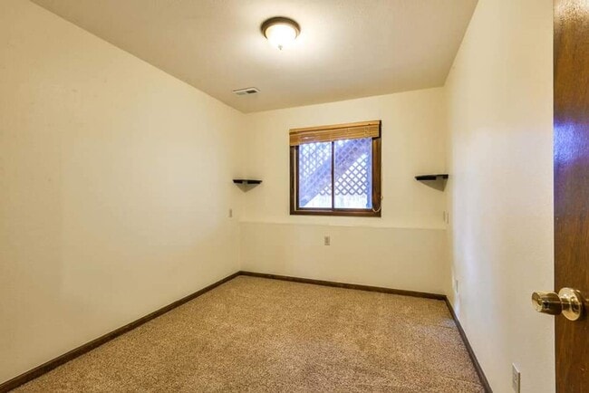 Building Photo - Beautiful 4 Bed, 2 Bath House in SW Fort Collins!