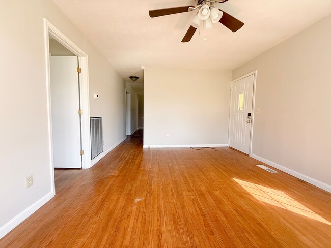 Building Photo - Spacious 3-Bedroom Home with Screened-In Porch and Ample Parking in Cookeville