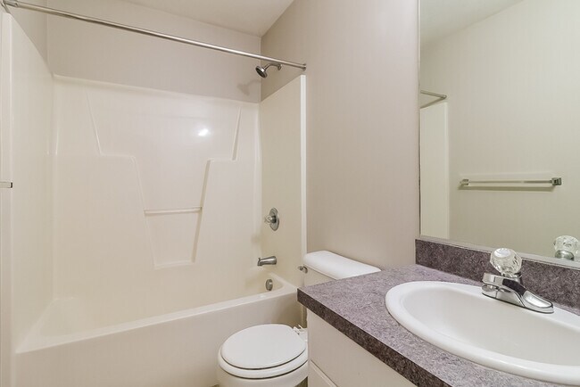 Building Photo - Cute 3BR, 2.5BA home