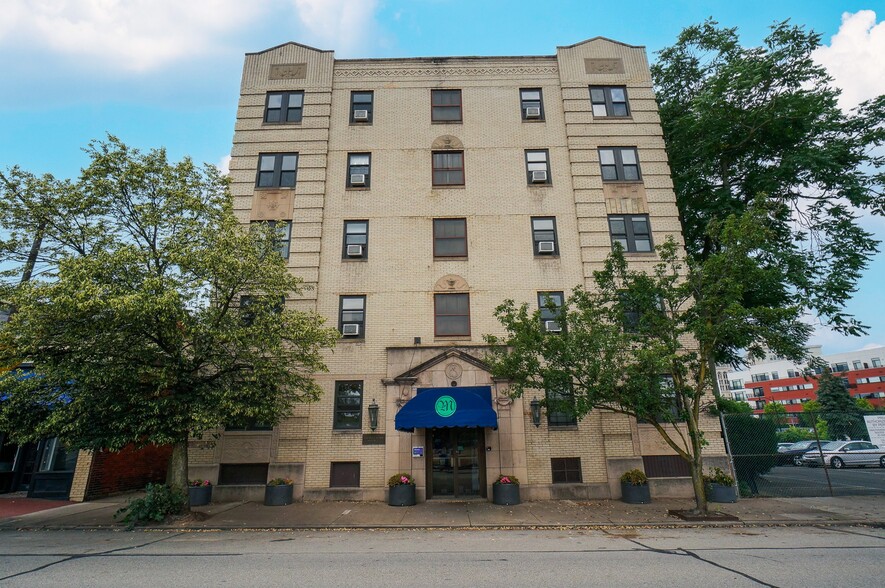 Building Photo - Cavendish