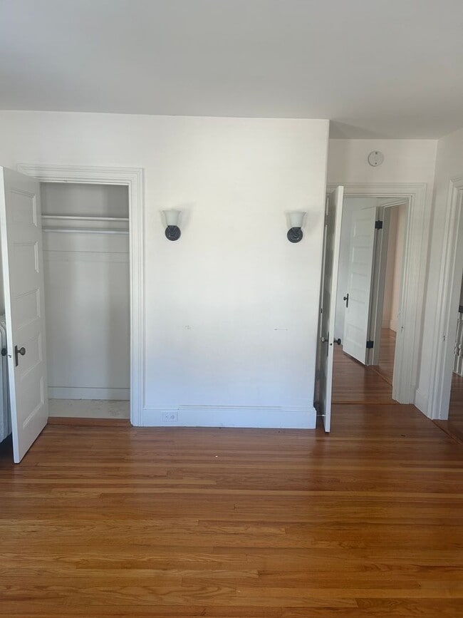 Building Photo - 41 Beacon St